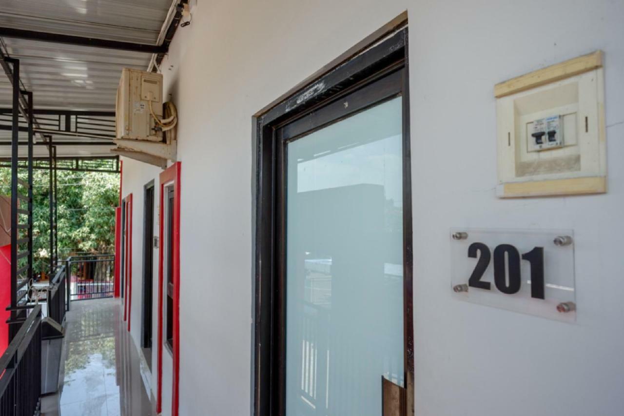 Reddoorz Syariah Near Alun Alun Tegal Otel Dış mekan fotoğraf